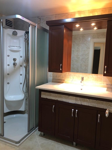 شقة عائلية ضمن مجمع سكني في منطقة توسمور المركزية / الانيا 