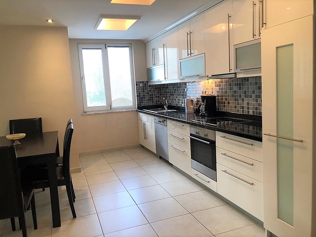 شقة عائلية ضمن مجمع سكني في منطقة توسمور المركزية / الانيا 