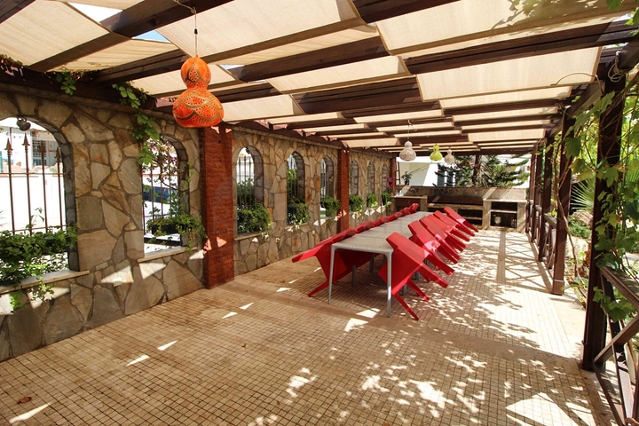 شقة عائلية ضمن مجمع سكني في منطقة توسمور المركزية / الانيا 