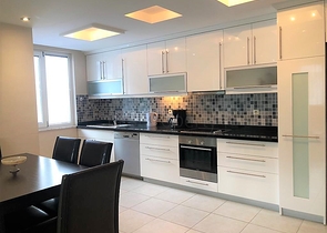 شقة عائلية ضمن مجمع سكني في منطقة توسمور المركزية / الانيا 