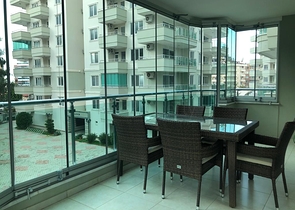 شقة عائلية ضمن مجمع سكني في منطقة توسمور المركزية / الانيا 