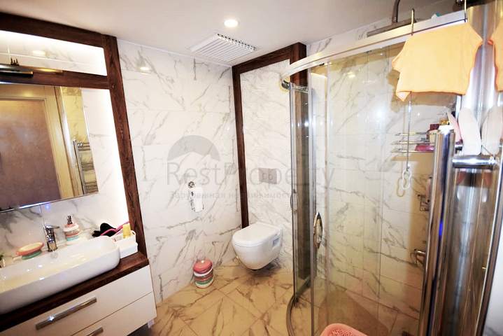 فيلا 5 + 1 في مجمع في يشلباهير دوشيميتي