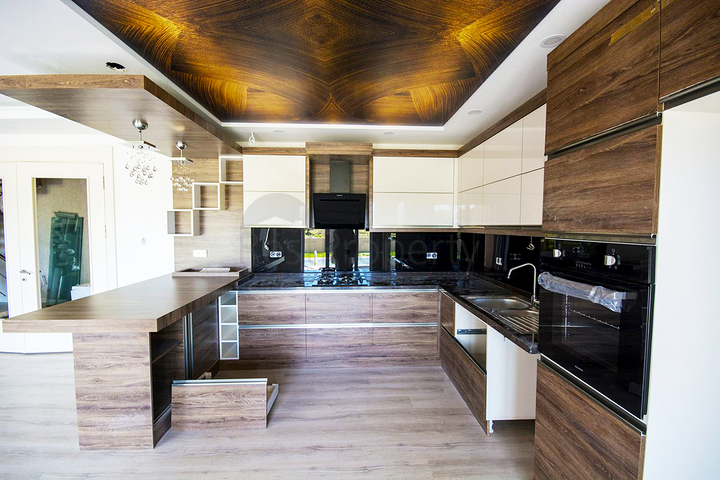 فيلا 5 + 1 في مجمع في يشلباهير دوشيميتي