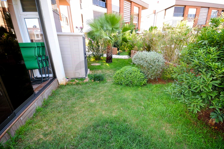 فيلا 5 + 1 في مجمع في يشلباهير دوشيميتي