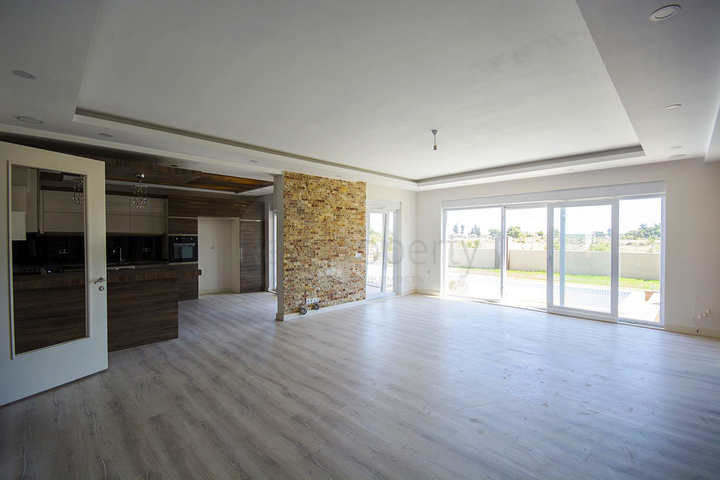 فيلا 5 + 1 في مجمع في يشلباهير دوشيميتي