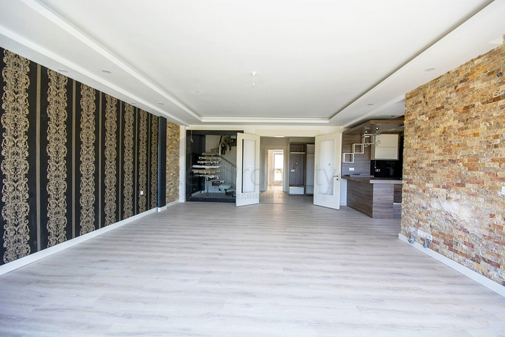 فيلا 5 + 1 في مجمع في يشلباهير دوشيميتي