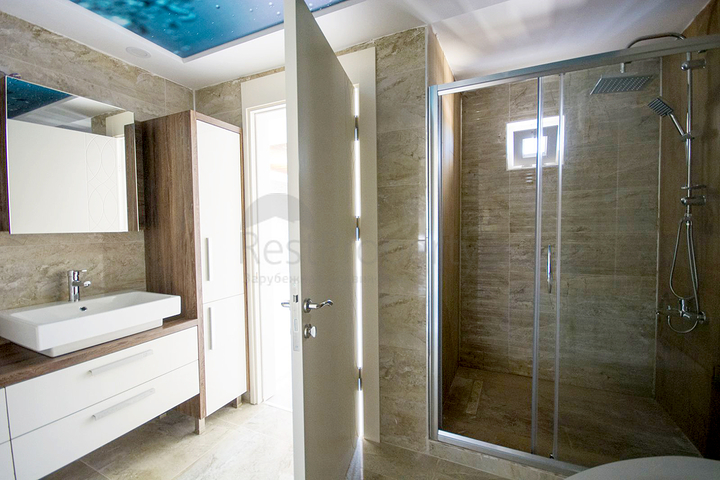 فيلا 5 + 1 في مجمع في يشلباهير دوشيميتي