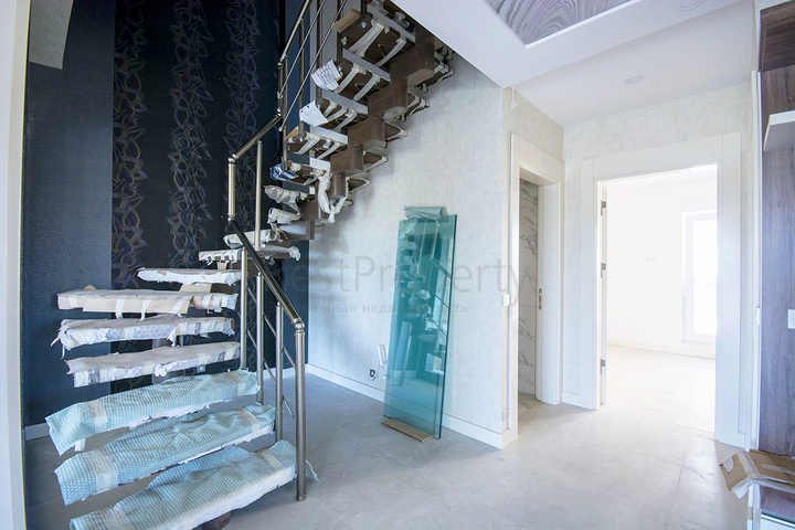 فيلا 5 + 1 في مجمع في يشلباهير دوشيميتي