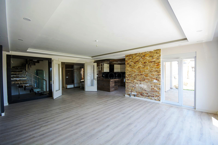 فيلا 5 + 1 في مجمع في يشلباهير دوشيميتي