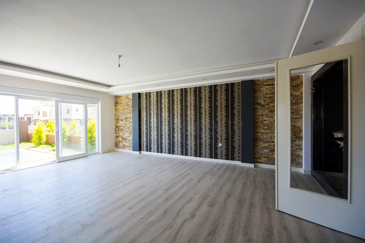 فيلا 5 + 1 في مجمع في يشلباهير دوشيميتي