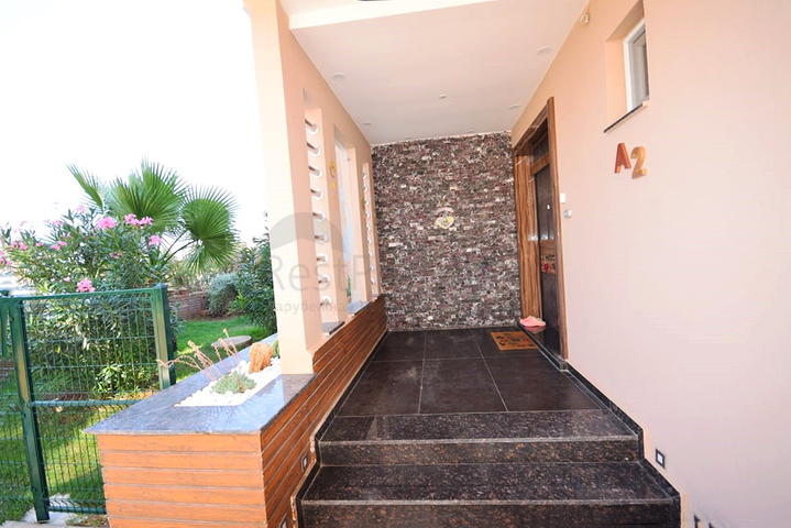 فيلا 5 + 1 في مجمع في يشلباهير دوشيميتي