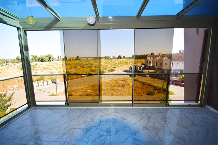 فيلا 5 + 1 في مجمع في يشلباهير دوشيميتي