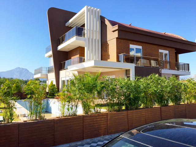 فيلا 5 + 1 في مجمع في يشلباهير دوشيميتي