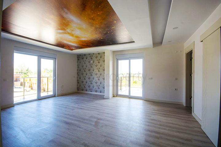 فيلا 5 + 1 في مجمع في يشلباهير دوشيميتي