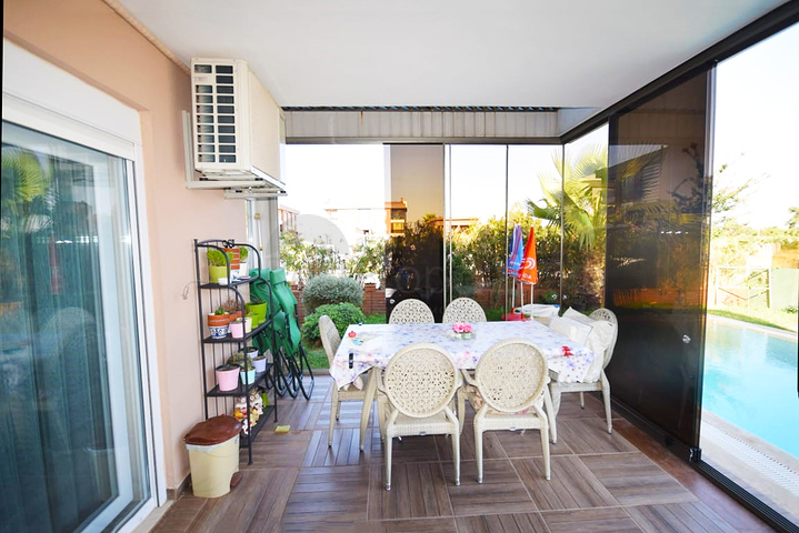 فيلا 5 + 1 في مجمع في يشلباهير دوشيميتي