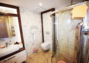 فيلا 5 + 1 في مجمع في يشلباهير دوشيميتي