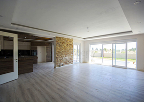 فيلا 5 + 1 في مجمع في يشلباهير دوشيميتي