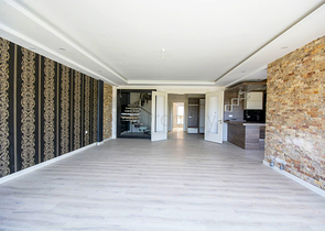 فيلا 5 + 1 في مجمع في يشلباهير دوشيميتي