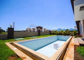 فيلا 5 + 1 في مجمع في يشلباهير دوشيميتي