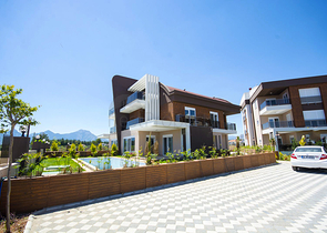 فيلا 5 + 1 في مجمع في يشلباهير دوشيميتي