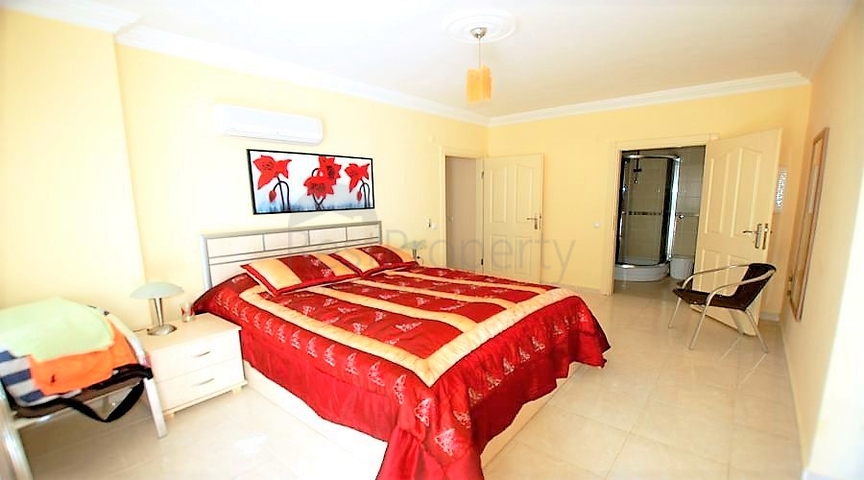 شقة عائلية مفروشة - ضمن مجمع سكني - في منطقة اوبا المركزية / الانيا 