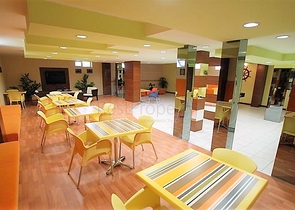 شقة عائلية مفروشة - ضمن مجمع سكني - في منطقة اوبا المركزية / الانيا 