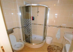 شقة عائلية مفروشة - ضمن مجمع سكني - في منطقة اوبا المركزية / الانيا 