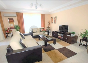 شقة عائلية مفروشة - ضمن مجمع سكني - في منطقة اوبا المركزية / الانيا 