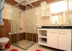 اطلالة بحر - دوبلكس مفروشة ضمن مجمع يضم كافة الخدمات -افسلار / الانيا 