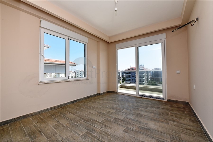 دوبلكس فاخرة - اربع غرف وصالة - اطلالة بحر- في منطقة كاستل / الانيا 