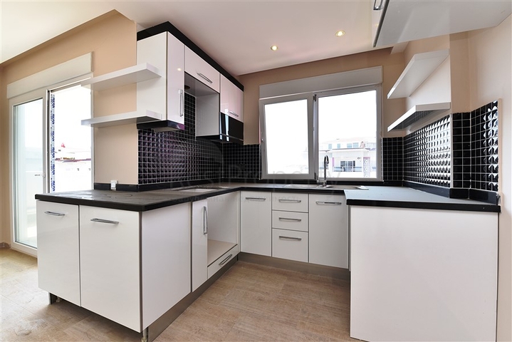 دوبلكس فاخرة - اربع غرف وصالة - اطلالة بحر- في منطقة كاستل / الانيا 