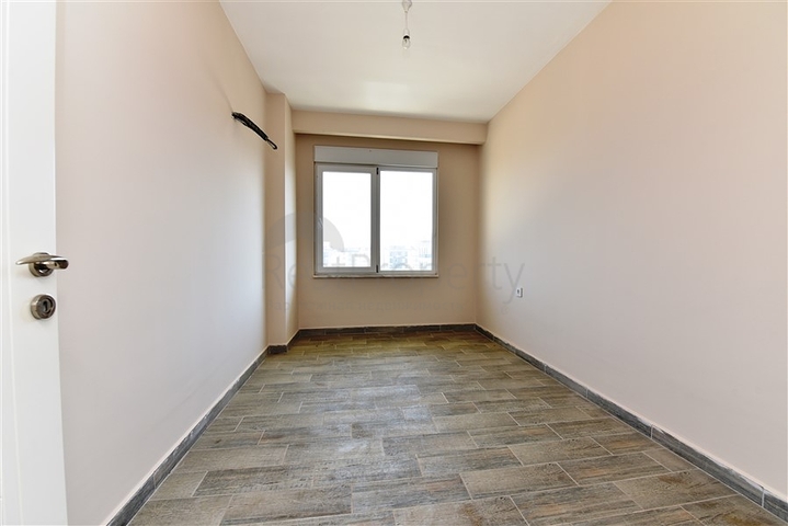 دوبلكس فاخرة - اربع غرف وصالة - اطلالة بحر- في منطقة كاستل / الانيا 