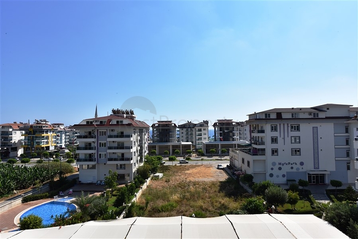 دوبلكس فاخرة - اربع غرف وصالة - اطلالة بحر- في منطقة كاستل / الانيا 