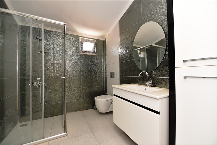 دوبلكس فاخرة - اربع غرف وصالة - اطلالة بحر- في منطقة كاستل / الانيا 