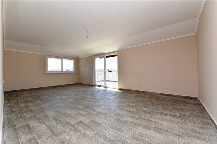 دوبلكس فاخرة - اربع غرف وصالة - اطلالة بحر- في منطقة كاستل / الانيا 