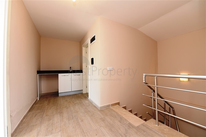 دوبلكس فاخرة - اربع غرف وصالة - اطلالة بحر- في منطقة كاستل / الانيا 