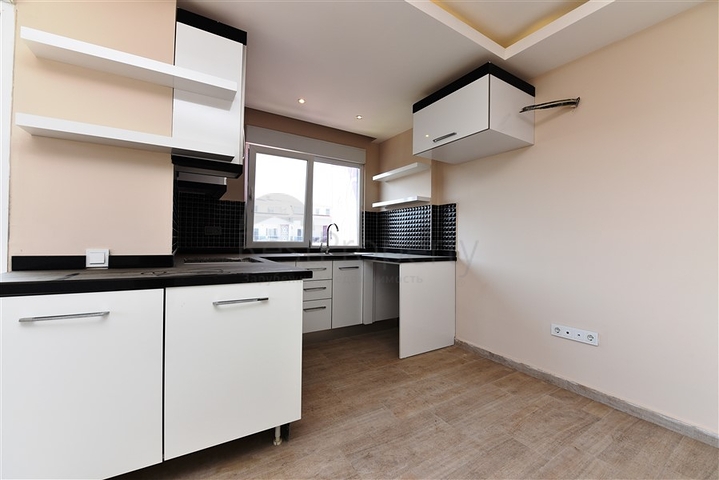 دوبلكس فاخرة - اربع غرف وصالة - اطلالة بحر- في منطقة كاستل / الانيا 