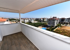 دوبلكس فاخرة - اربع غرف وصالة - اطلالة بحر- في منطقة كاستل / الانيا 