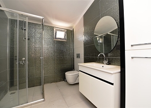 دوبلكس فاخرة - اربع غرف وصالة - اطلالة بحر- في منطقة كاستل / الانيا 