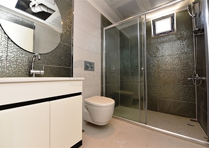 دوبلكس فاخرة - اربع غرف وصالة - اطلالة بحر- في منطقة كاستل / الانيا 