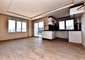 دوبلكس فاخرة - اربع غرف وصالة - اطلالة بحر- في منطقة كاستل / الانيا 