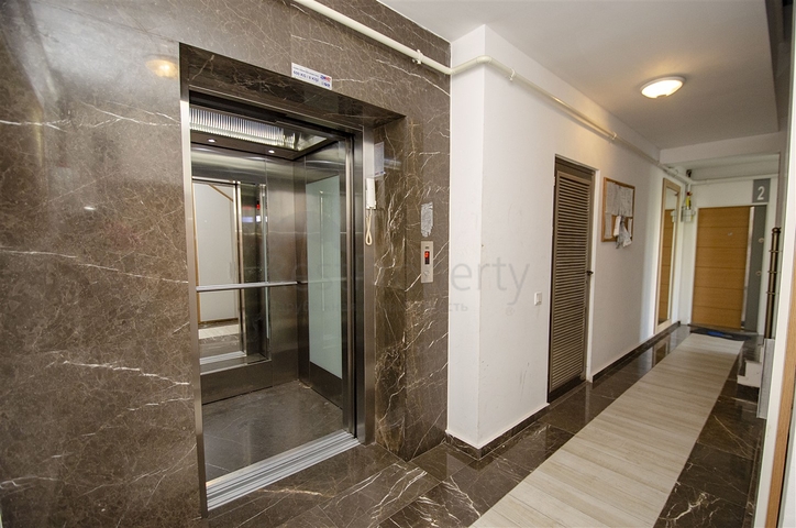 شقة بغرفة نوم واحدة مع أثاث في ليمان كونيالتي