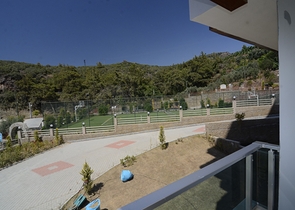 بأسعار مناسبة - شقق بتصاميم متنوعة -ضمن منطقة كارجي جاك الهادئة / الانيا 