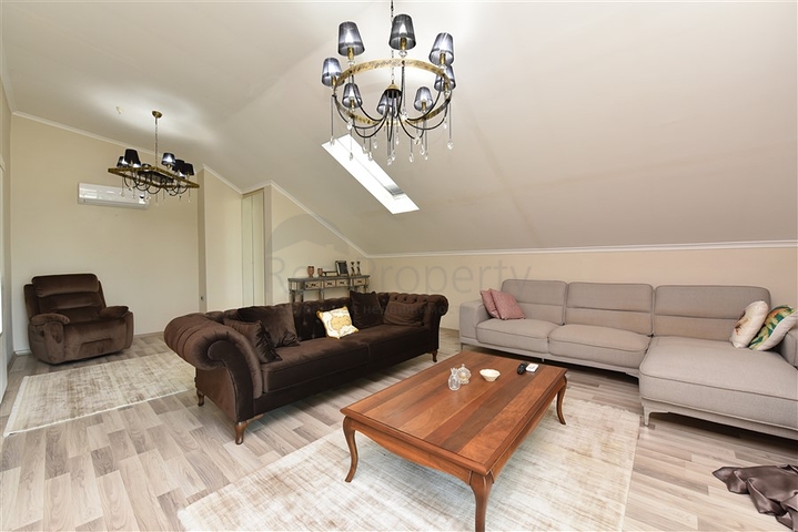 دوبلكس فاخر - تصميم 3 غرف وصالة - قريبة من مطار غازي باشا / الانيا 