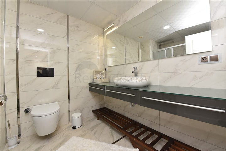 دوبلكس فاخر - تصميم 3 غرف وصالة - قريبة من مطار غازي باشا / الانيا 