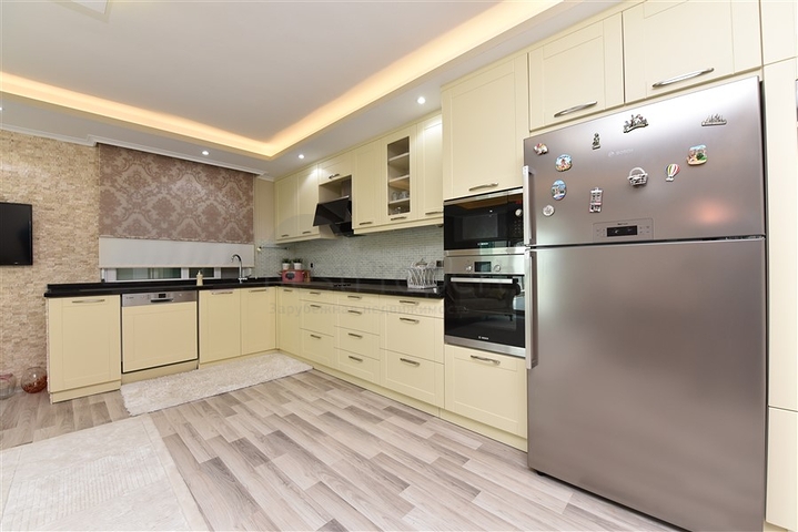 دوبلكس فاخر - تصميم 3 غرف وصالة - قريبة من مطار غازي باشا / الانيا 