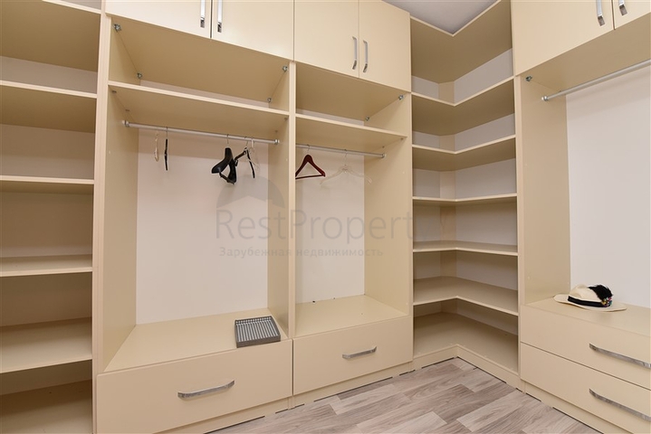 دوبلكس فاخر - تصميم 3 غرف وصالة - قريبة من مطار غازي باشا / الانيا 