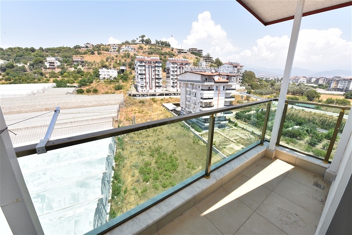 دوبلكس فاخر - تصميم 3 غرف وصالة - قريبة من مطار غازي باشا / الانيا 