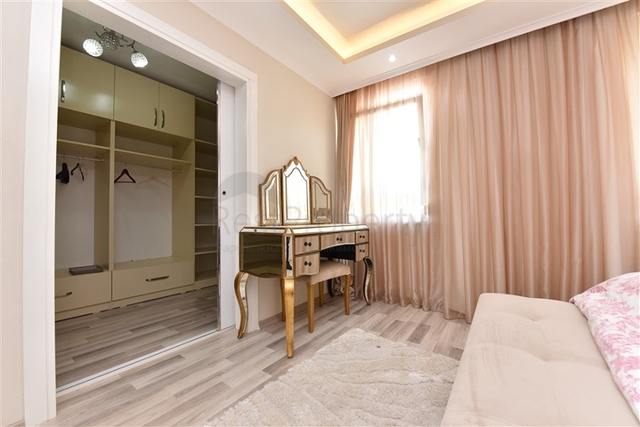 دوبلكس فاخر - تصميم 3 غرف وصالة - قريبة من مطار غازي باشا / الانيا 