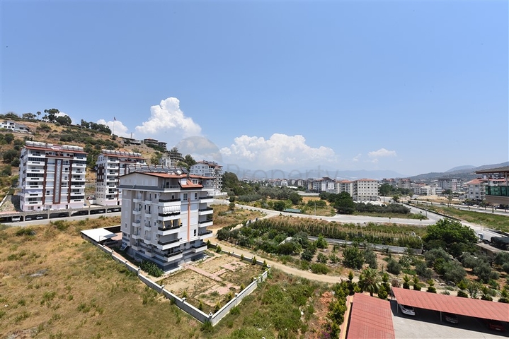 دوبلكس فاخر - تصميم 3 غرف وصالة - قريبة من مطار غازي باشا / الانيا 